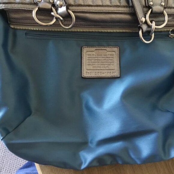 Coach Silver Platinum Quilted Leather Bag Tote Shoulder Bag w/Black Cherry Charm - Picture 10 of 11